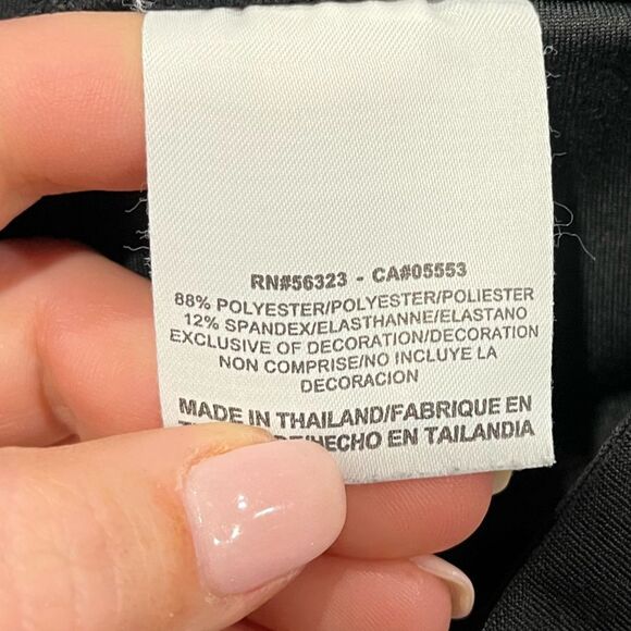 Nike Fit Dry Womens Capri Pants Swoosh Mid-Rise Cropped Stretch Black Size S 4-6 - Picture 3 of 4